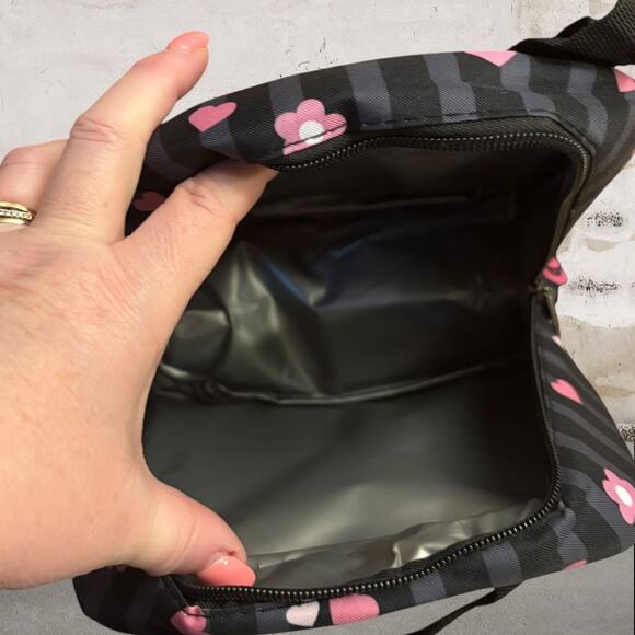 Hello Kitty Bundle NEW - Crossbody Bag & Lunch Bag - Picture 8 of 8